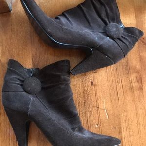 Cute suede brown zip up booties size 8